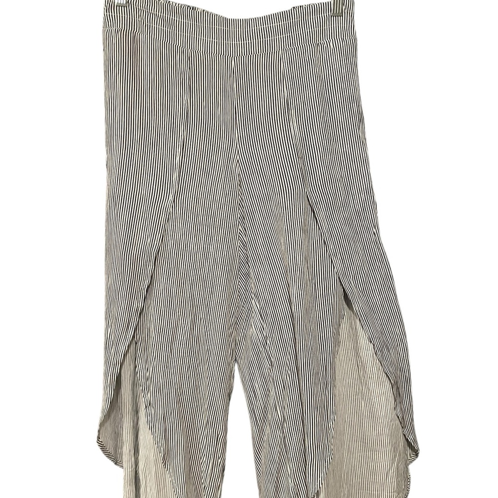 Maurices Striped Gaucho Pants NWT - Picture 4 of 4